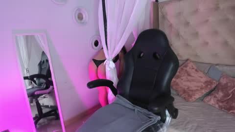 vanillafairy_ online show from May 19, 8:27 pm