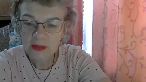 Vanillaxcreamy online show from December 22, 8:28 am