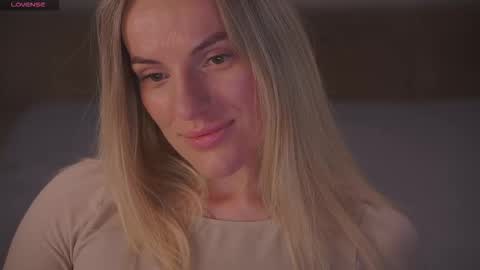 Sophie online show from February 7, 2:04 am