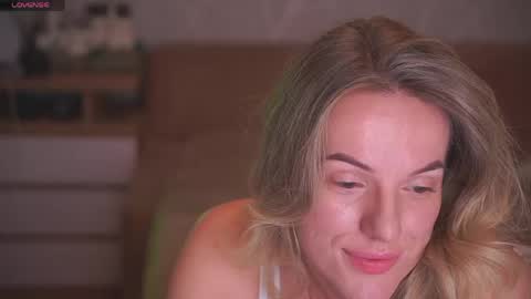 Sophie online show from May 8, 1:42 am