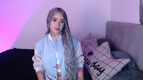 Snapshot of vayolett_bass chatting on February 21, 5:46 am Vayolett Bass online show from February 21, 5:46 am