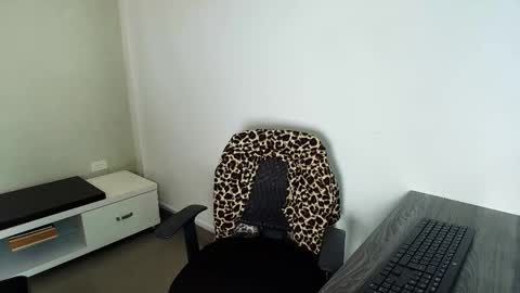 Victoria online show from November 8, 11:15 am