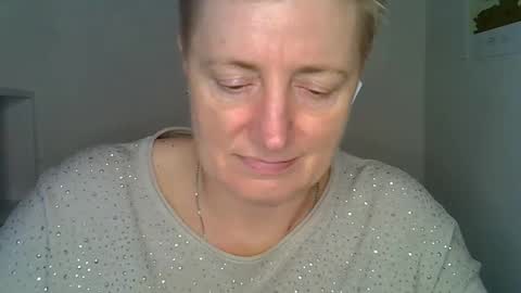 vea_motty online show from December 18, 11:48 am