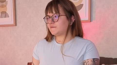 Vee Simons online show from October 9, 8:24 pm