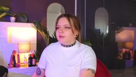 Vee Simons online show from May 23, 8:51 pm