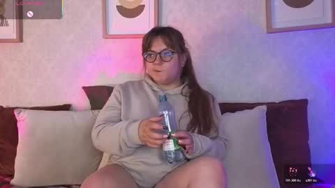 Vee Simons online show from November 5, 9:53 pm