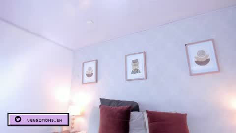 Vee Simons online show from May 20, 7:44 pm