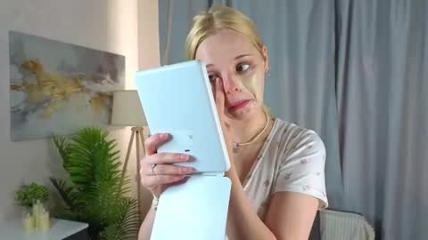 veldaduer online show from June 19, 3:11 am