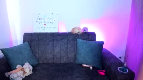 velmoon online show from March 6, 7:20 pm