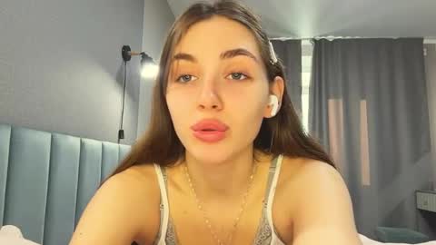 Nia online show from May 16, 3:11 pm