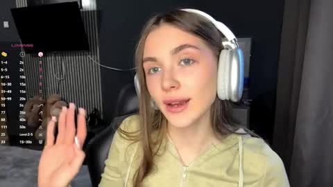 Nia online show from April 5, 3:00 pm