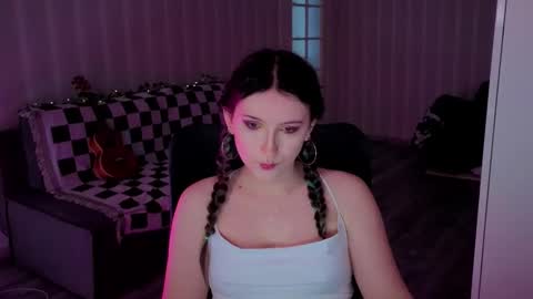 Violet online show from May 15, 1:03 pm
