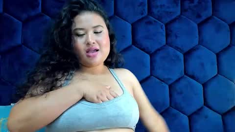 Snapshot of velvethunter_vc chatting on October 29, 1:04 pm Alexandra Dior online show from October 29, 1:04 pm