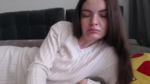 velvetmoon123 online show from May 15, 7:44 am