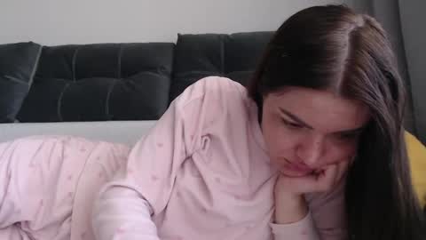 velvetmoon123 online show from May 5, 7:44 am