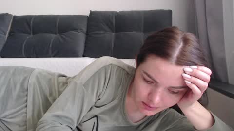 velvetmoon123 online show from May 6, 8:18 am