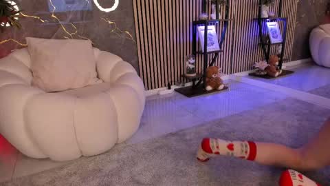 Velvet online show from May 2, 3:54 am