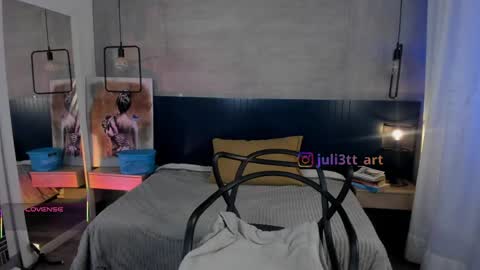 velvettease_ online show from May 26, 1:10 pm