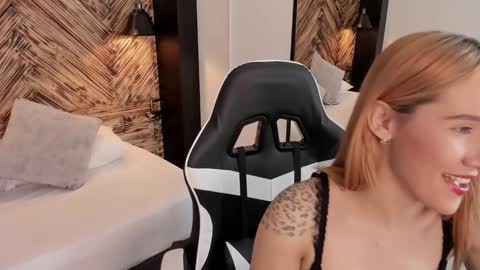 V E N U S  online show from September 20, 8:07 pm