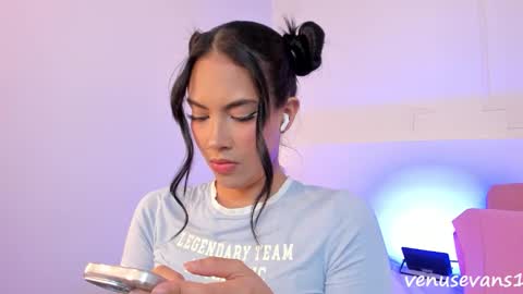 Venus Evans online show from December 5, 3:02 pm