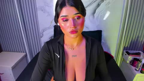 Venusowen  online show from May 13, 5:40 pm