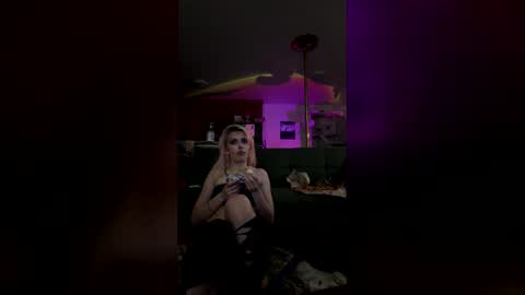 venustheflytrap online show from May 9, 7:54 am