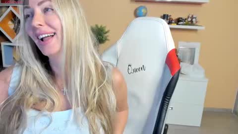 Snapshot of veola_new chatting on February 14, 2:39 am Violetta online show from February 14, 2:39 am