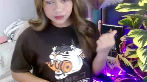 Snapshot of veronica_kate25 chatting on September 25, 12:43 am veronica_kate25 online show from September 25, 12:43 am