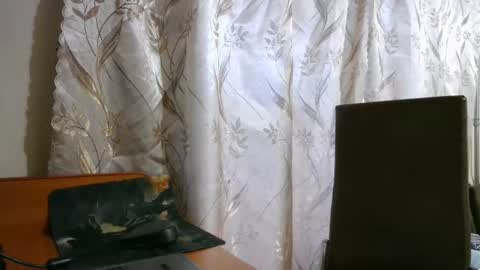 Snapshot of veronika_xi chatting on October 15, 7:00 am veronika_xi online show from October 15, 7:00 am