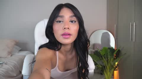 Snapshot of veroniqe_lounge chatting on December 29, 9:20 pm V A L help me reach 100likes online show from December 29, 9:20 pm