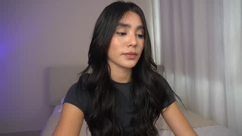 Snapshot of veroniqe_lounge chatting on September 8, 5:01 pm V A L help me reach 100likes online show from September 8, 5:01 pm