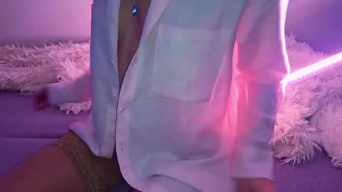 very_satrange_things online show from May 17, 10:42 pm