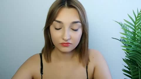 Ana online show from May 14, 1:39 pm