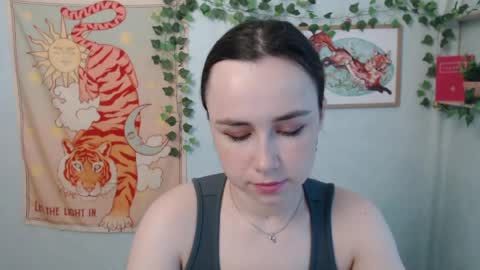 veryveryvery_shy online show from May 26, 5:51 am