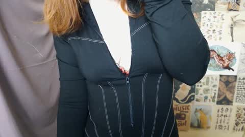 veryveryvery_shy online show from December 19, 6:45 am