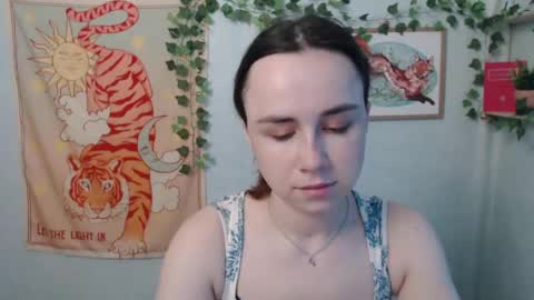 veryveryvery_shy online show from May 21, 5:38 am