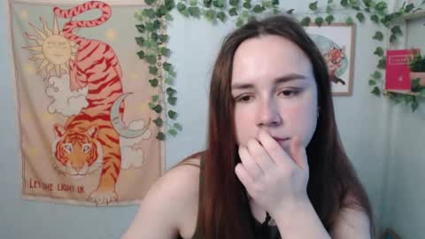 veryveryvery_shy online show from May 19, 5:36 am