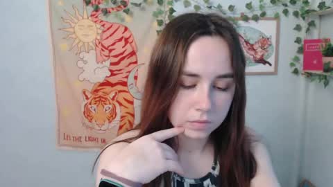 veryveryvery_shy online show from May 16, 6:38 am