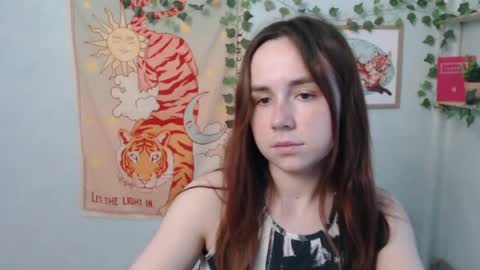 veryveryvery_shy online show from May 16, 7:11 am