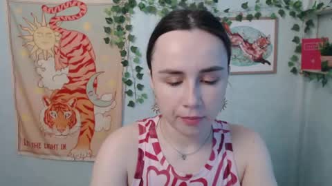 veryveryvery_shy online show from May 22, 5:38 am
