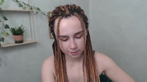 veryveryvery_shy online show from May 12, 5:37 am