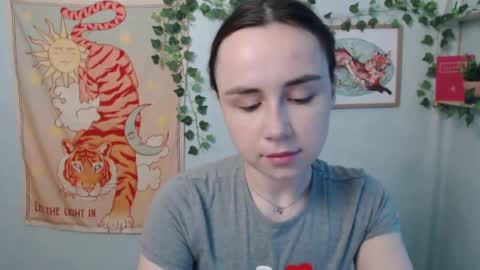 veryveryvery_shy online show from May 23, 5:39 am