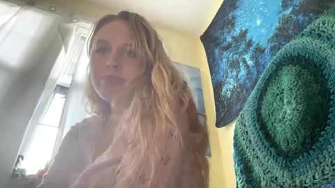 Snapshot of vibewild chatting on September 22, 9:02 pm nova online show from September 22, 9:02 pm