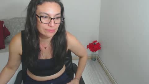 vickyjuice1 online show from January 27, 9:00 pm