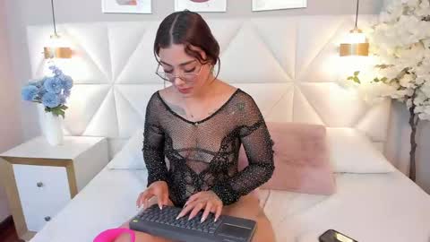 victoria__lee_ online show from June 8, 7:58 pm