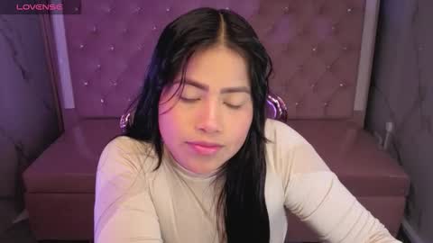 victoria_b_ online show from November 4, 8:25 pm