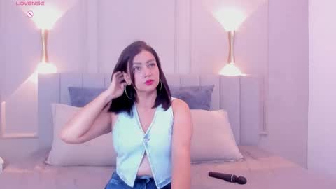 victoria  online show from November 17, 7:25 pm