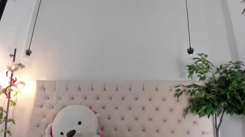 Victoria online show from May 4, 8:34 pm