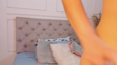 victoria_jonness online show from December 18, 12:10 pm