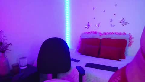 Victoria Lover online show from May 20, 4:53 am